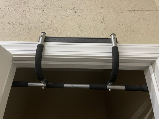 Pull-Up Bar / Pro Fit Iron Gym