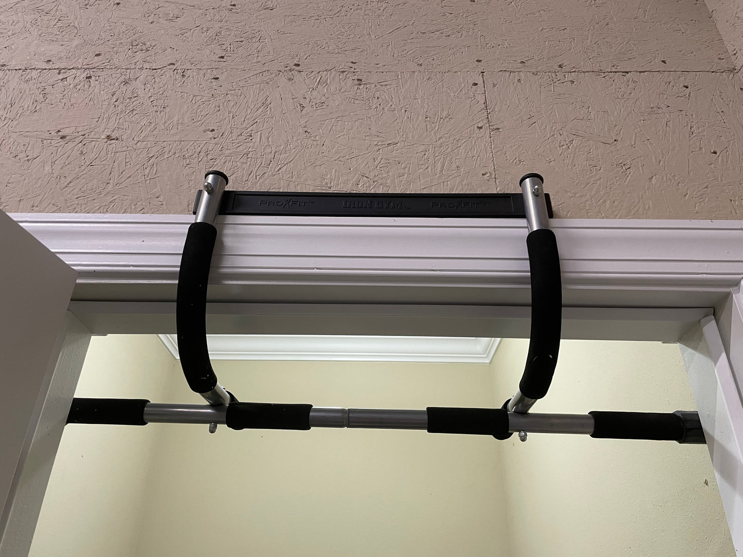 Pull-Up Bar / Pro Fit Iron Gym