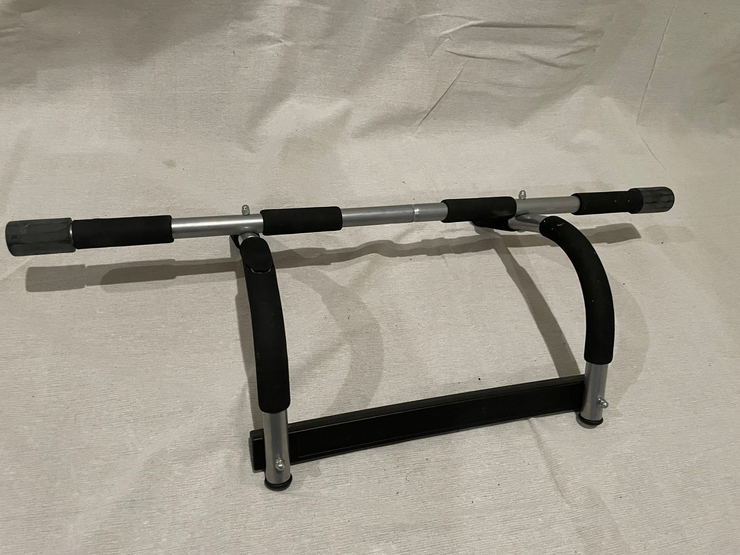 Pull-Up Bar / Pro Fit Iron Gym