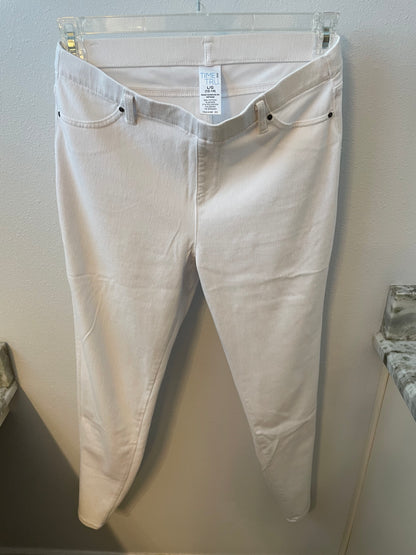 Time And Tru White Jeans (Women's L/G 12-14)