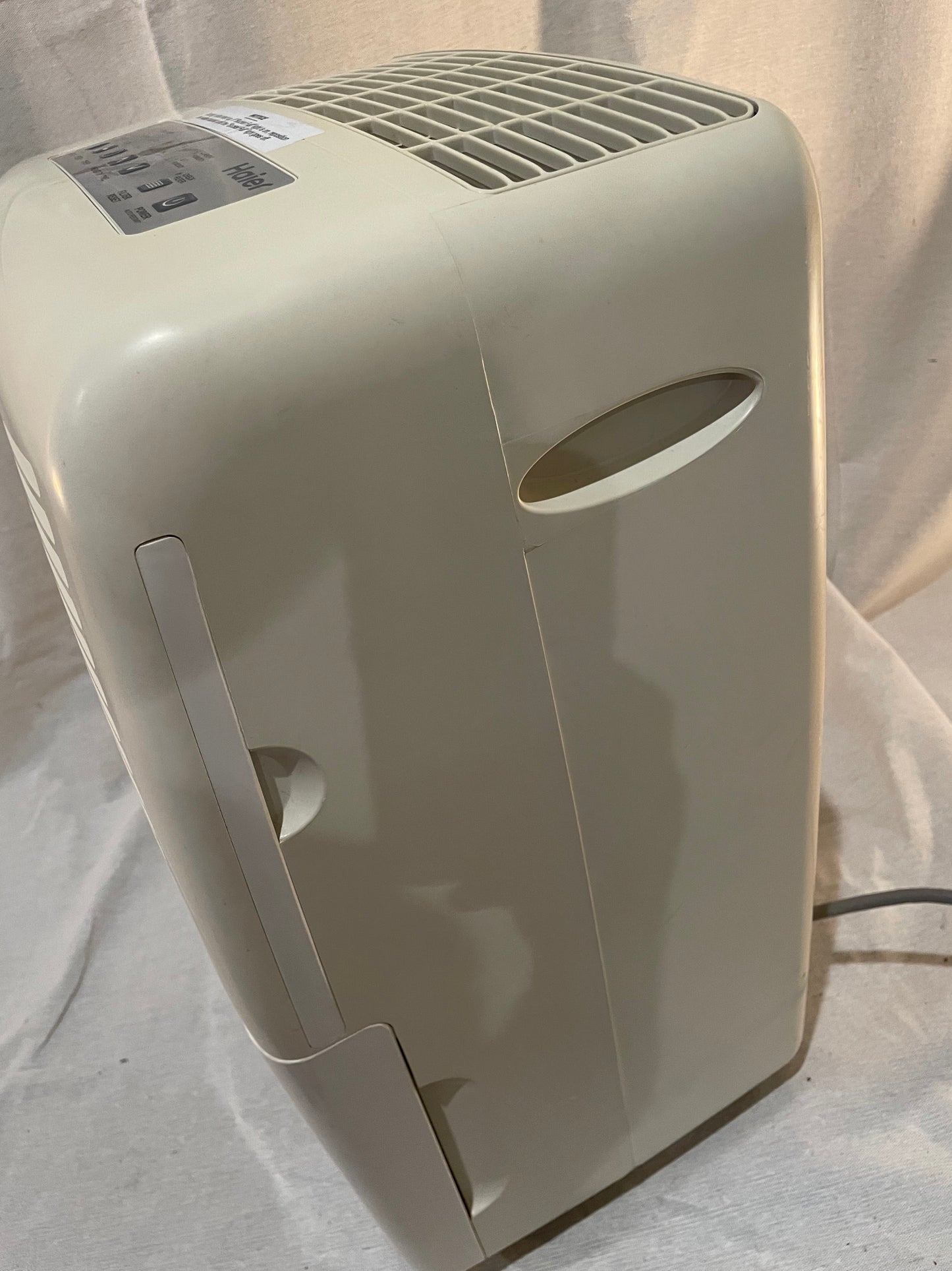 Haier Dehumidifier Model DE65EM-L